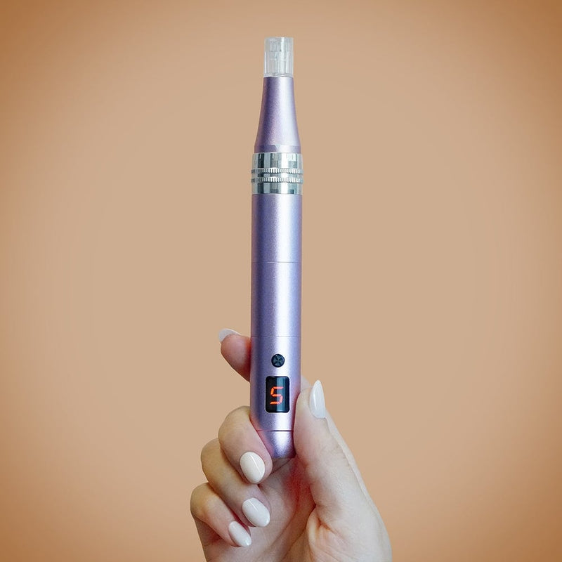 Microneedling pen med udskiftelige nålehoveder til hygiejnisk brug
